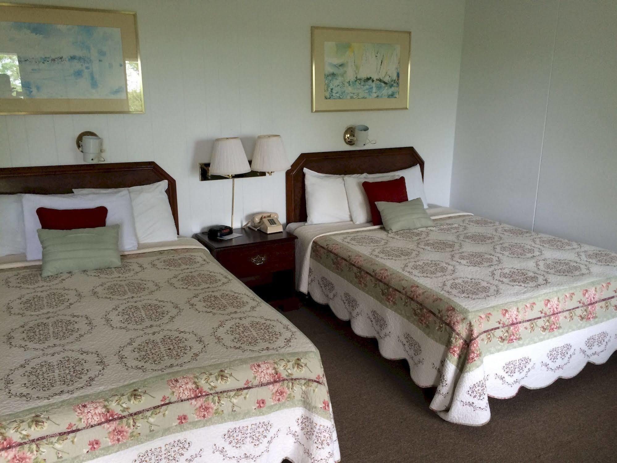 Castle Manor Inn Глостер Екстер'єр фото